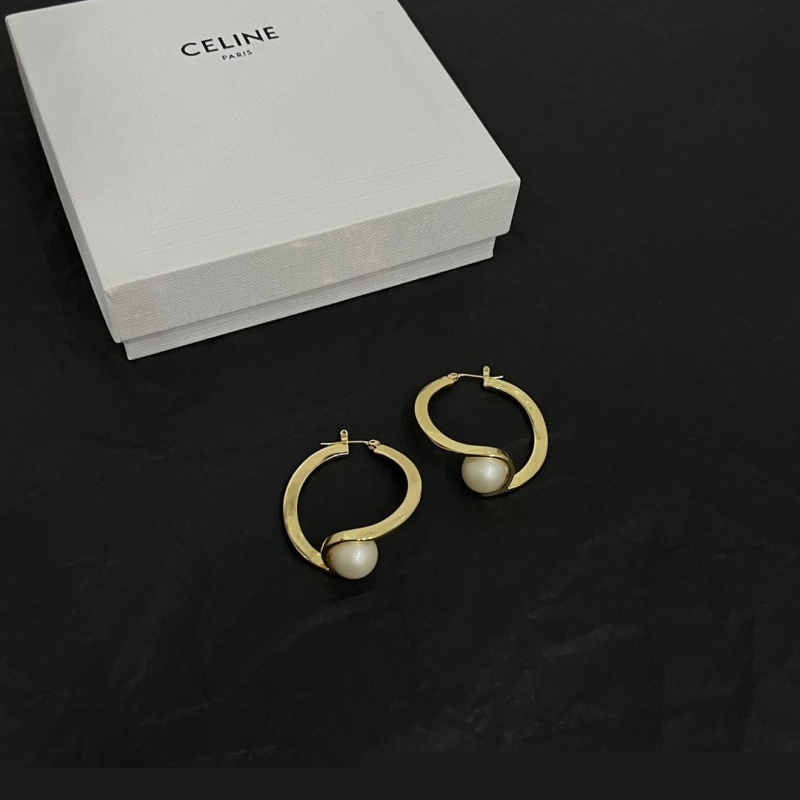 Ce**e earrings